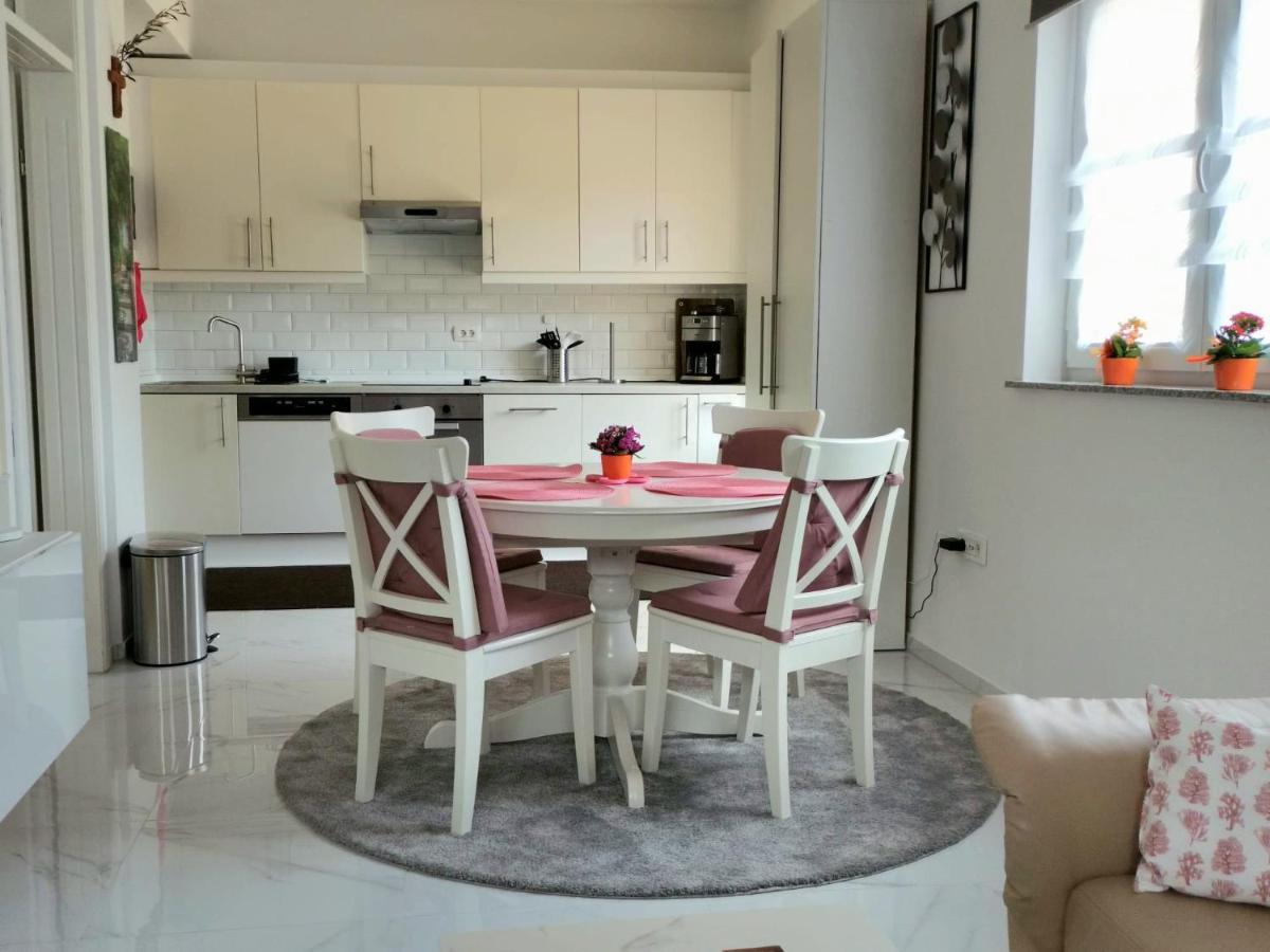 Apartment Grazia พูลา ภายนอก รูปภาพ