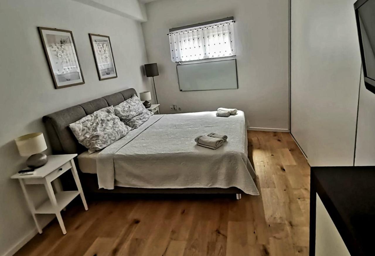 Apartment Grazia พูลา ภายนอก รูปภาพ